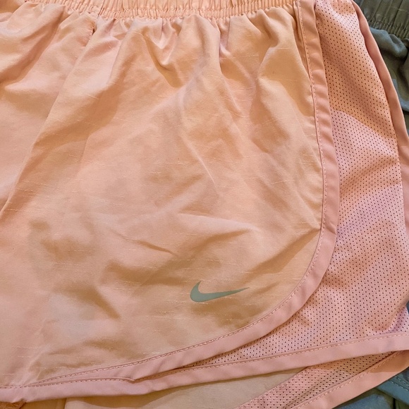 2 Pair Women’s Nike Dri-Fit Shorts Size M - Picture 4 of 6